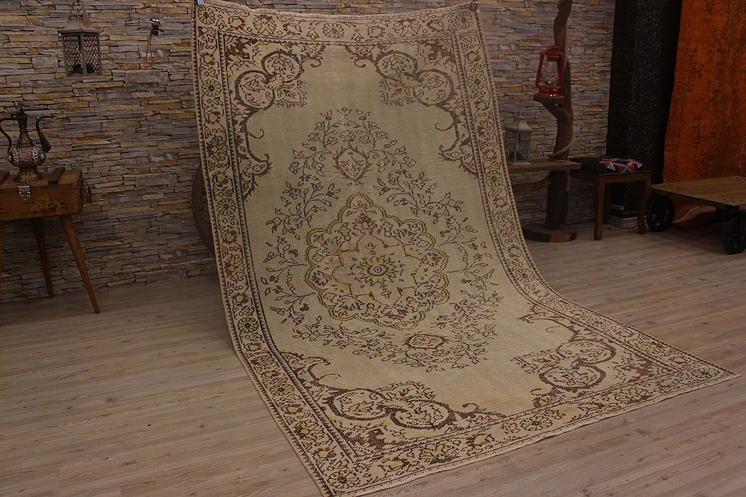Unique Anatolian Vintage Rug — detail view 2, handmade vintage rug