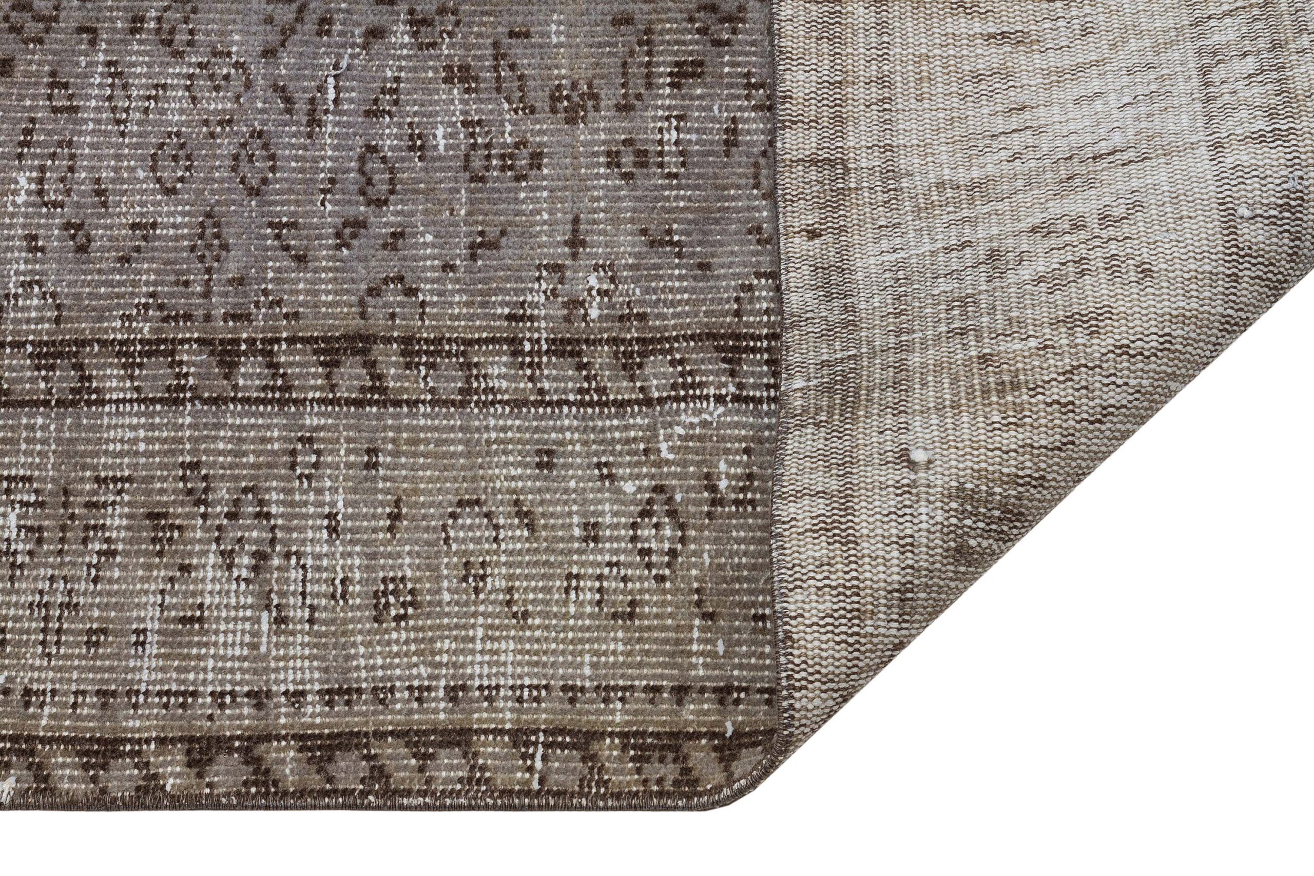 Vintage Wool Rug with a Unique Design — detail view 4, handmade vintage rug