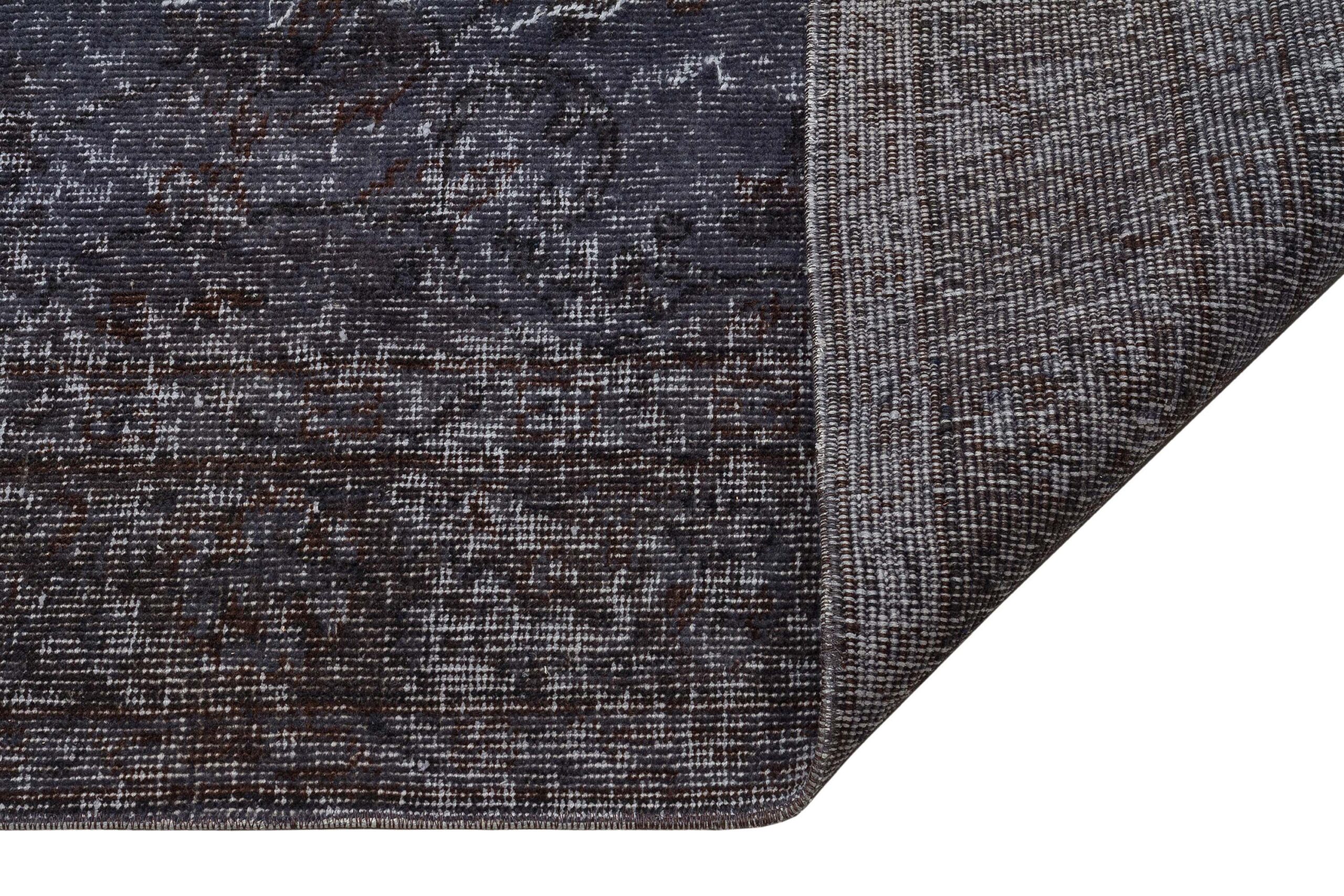 Antique Rug with a Classic Touch — detail view 4, handmade vintage rug