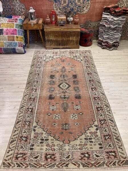 Vintage Distressed Rug, vintage rug, Handmade, hand-knotted wool, size 154 × 278 cm, from Gaziantep