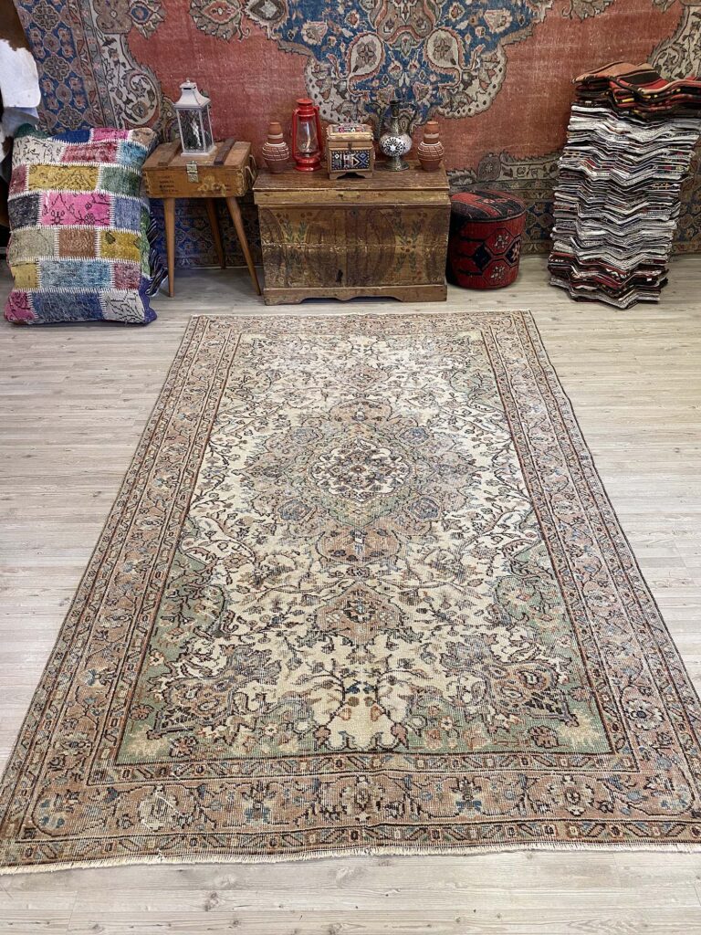 Dreamlike Distressed Vintage Rug, Handmade rug, silk wool/weave, size 162 × 250 cm, from Kayseri, SKU 10218