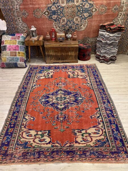Imperial Textured Distressed Vintage Rug, vintage rug, Handmade, hand-knotted wool, size 185 × 251 cm, from Gördes