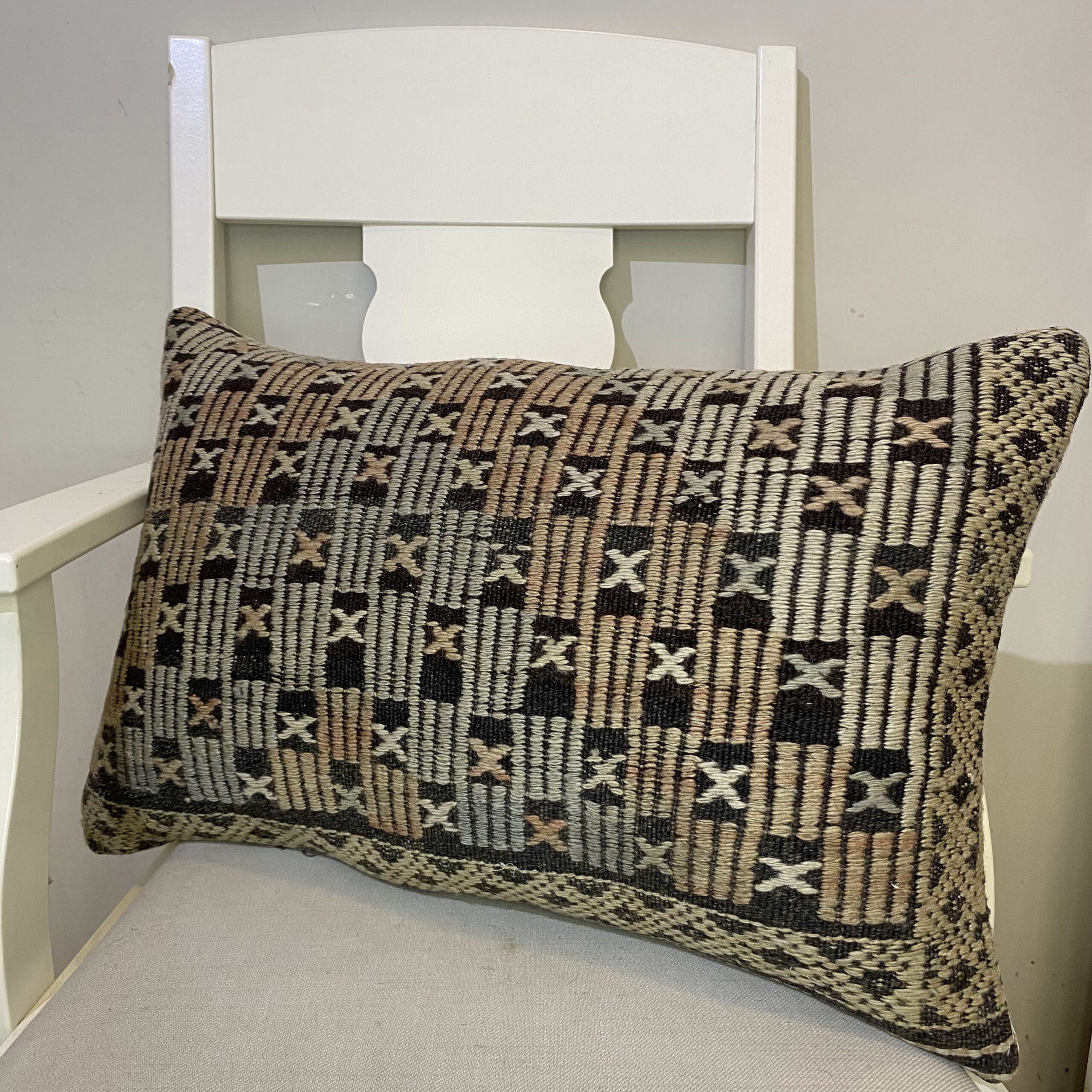 Hand-Woven Pillowcase, vintage rug, Kilim, hand-knotted cotton, size 40 × 60 cm, from Oushak