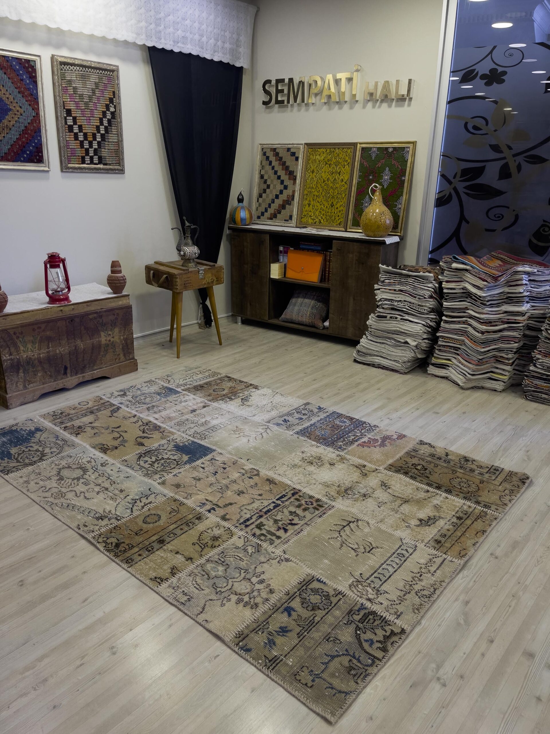 Unique Classic-Style Handmade Patchwork Rug — detail view 3, handmade vintage rug