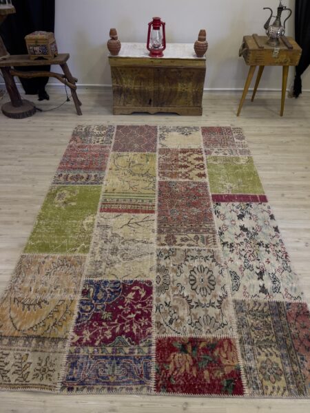 Unique Classic-Style Custom Patchwork Rug, vintage rug, Handmade, hand-knotted silk, size 160 × 233 cm, from Manisa