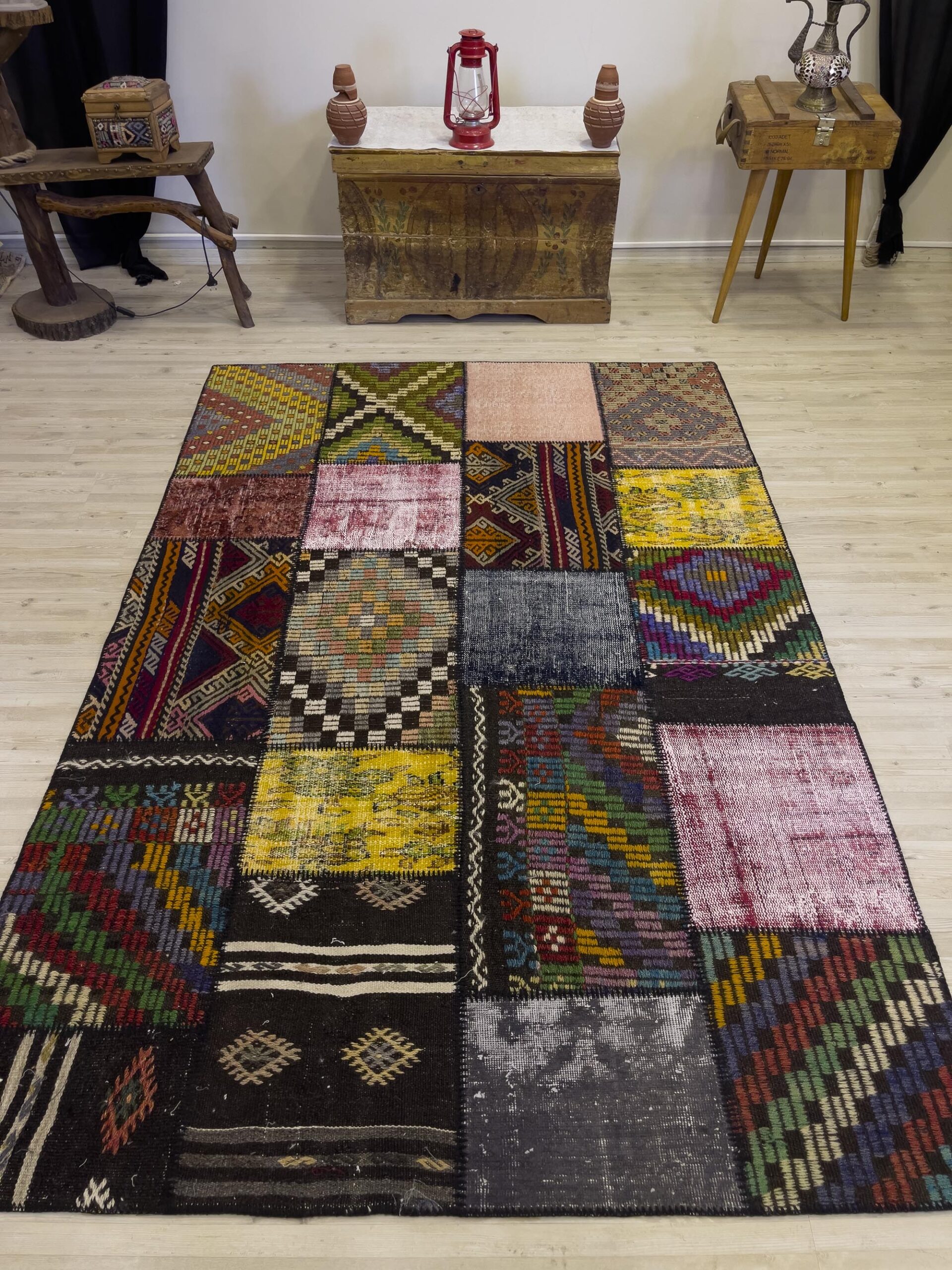 El Yapımı Patchwork Elegan Tasarım Halı 162x243 cm 4064