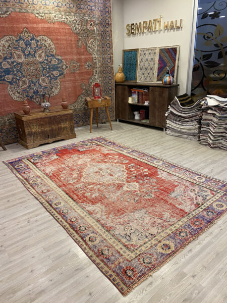 Traditional Vintage Handmade Rug, vintage rug, Handmade, hand-knotted wool & silk, size 171 × 270 cm, from Konya