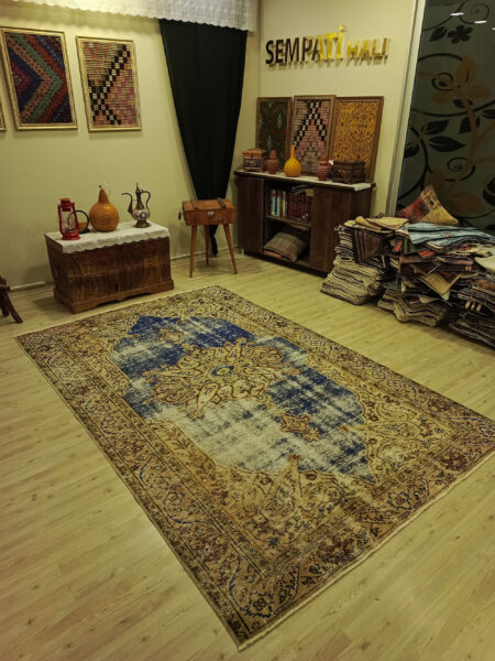 Handwoven Rug Dyed with Natural Dyes, vintage rug, Handmade, hand-knotted silk, size 171 × 272 cm, from Milas