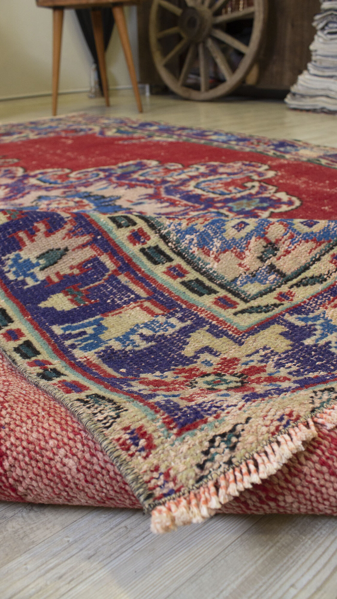 Hand-Woven Classic Rug — detail view 2, handmade vintage rug
