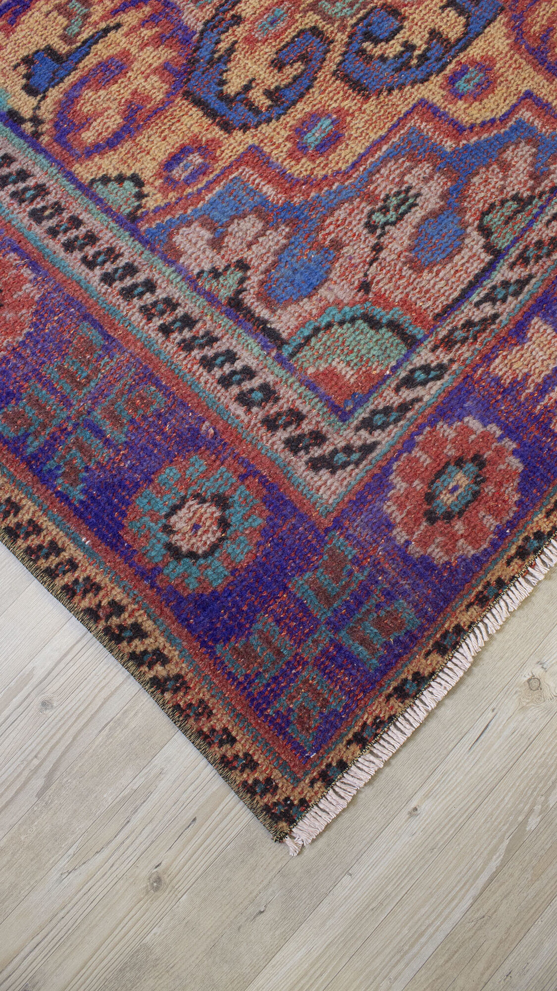 Vintage Wool-Woven Rug — detail view 5, handmade vintage rug