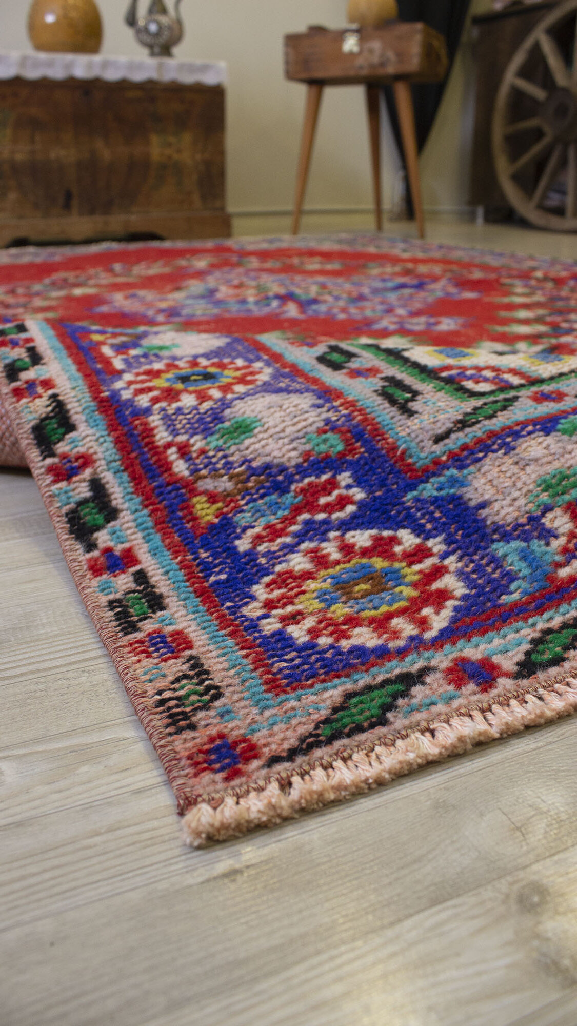 Handmade Vintage Rug — detail view 4, handmade vintage rug