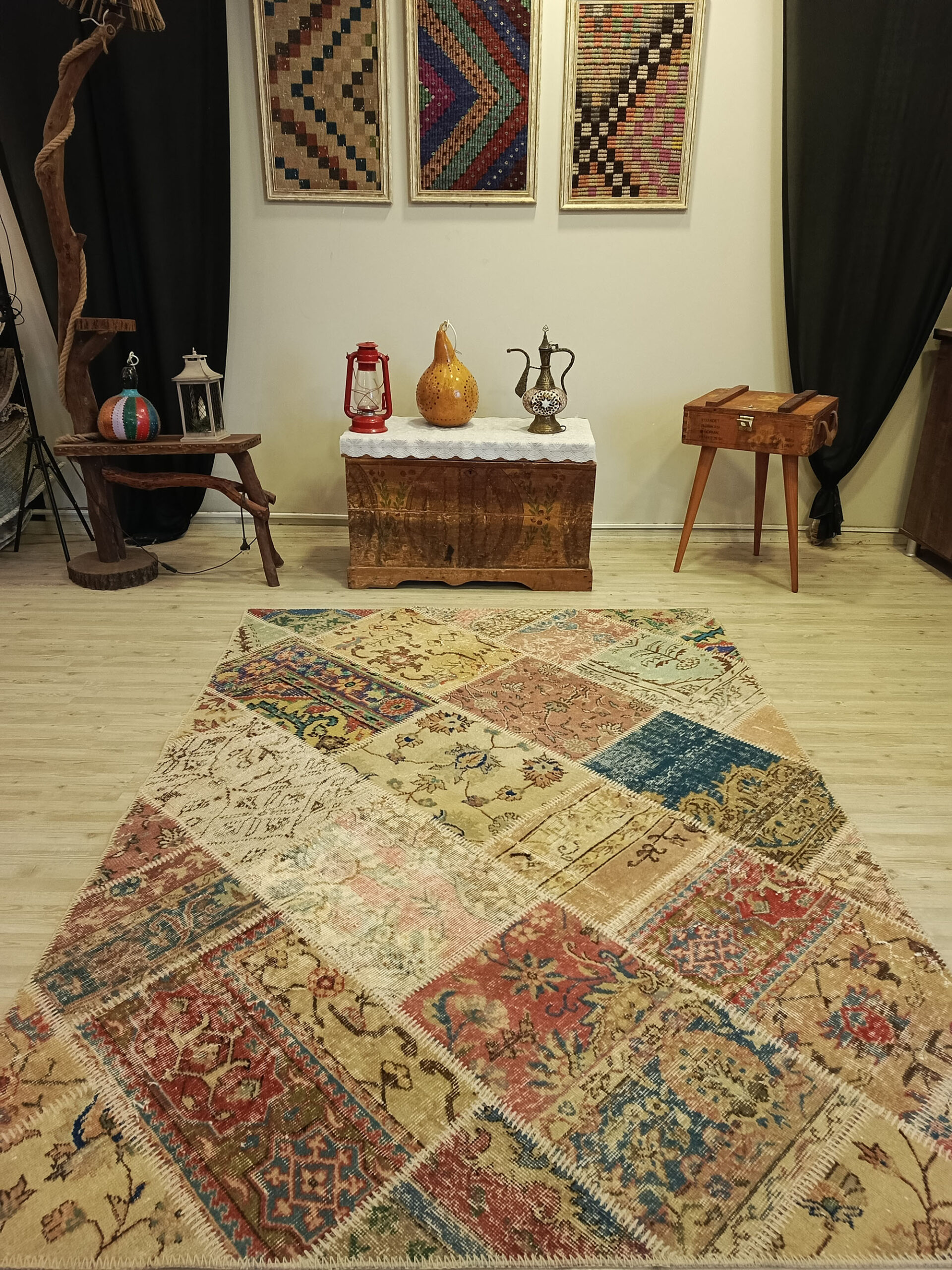 Vintage-Look Wool Patchwork Rug — detail view 3, handmade vintage rug