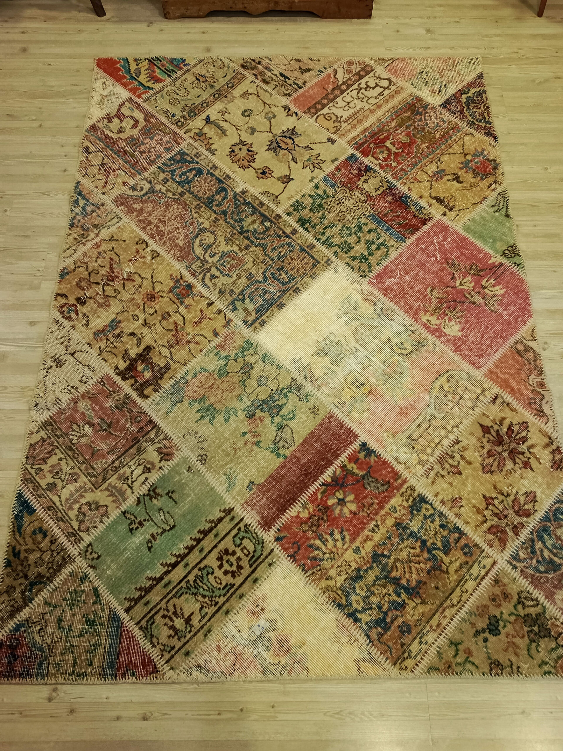 Yüzyıllık Sanat Eskitme Patchwork Halısı 160x228 cm 6387 - Görsel 7