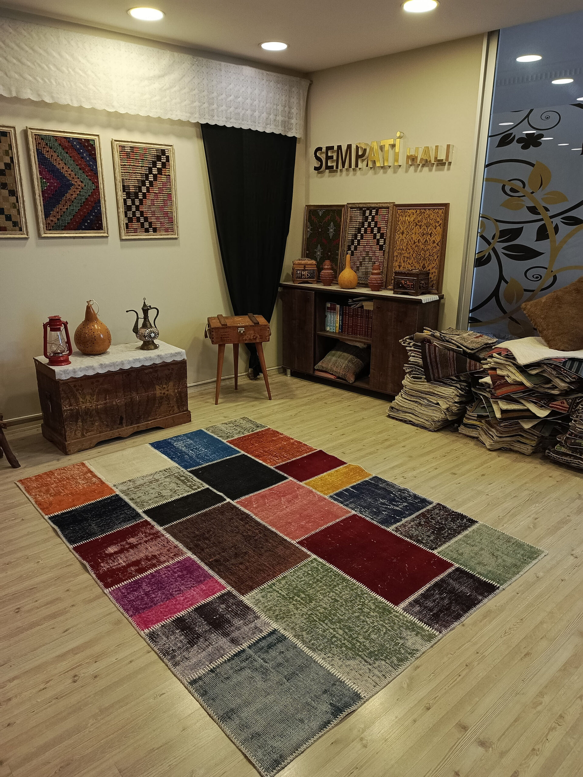 Vintage-Style Wool Patchwork Rug — detail view 3, handmade vintage rug