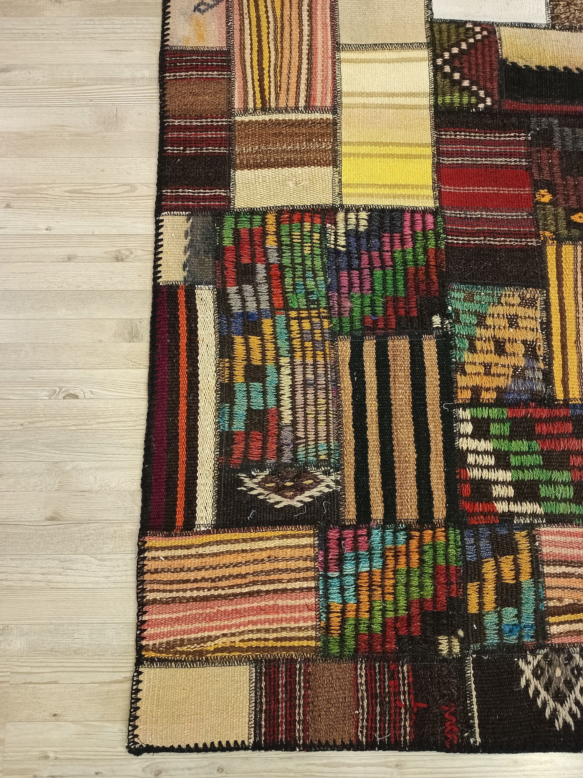 Hand-Woven Patchwork Rug with Fine Craftsmanship — detail view 2, handmade vintage rug