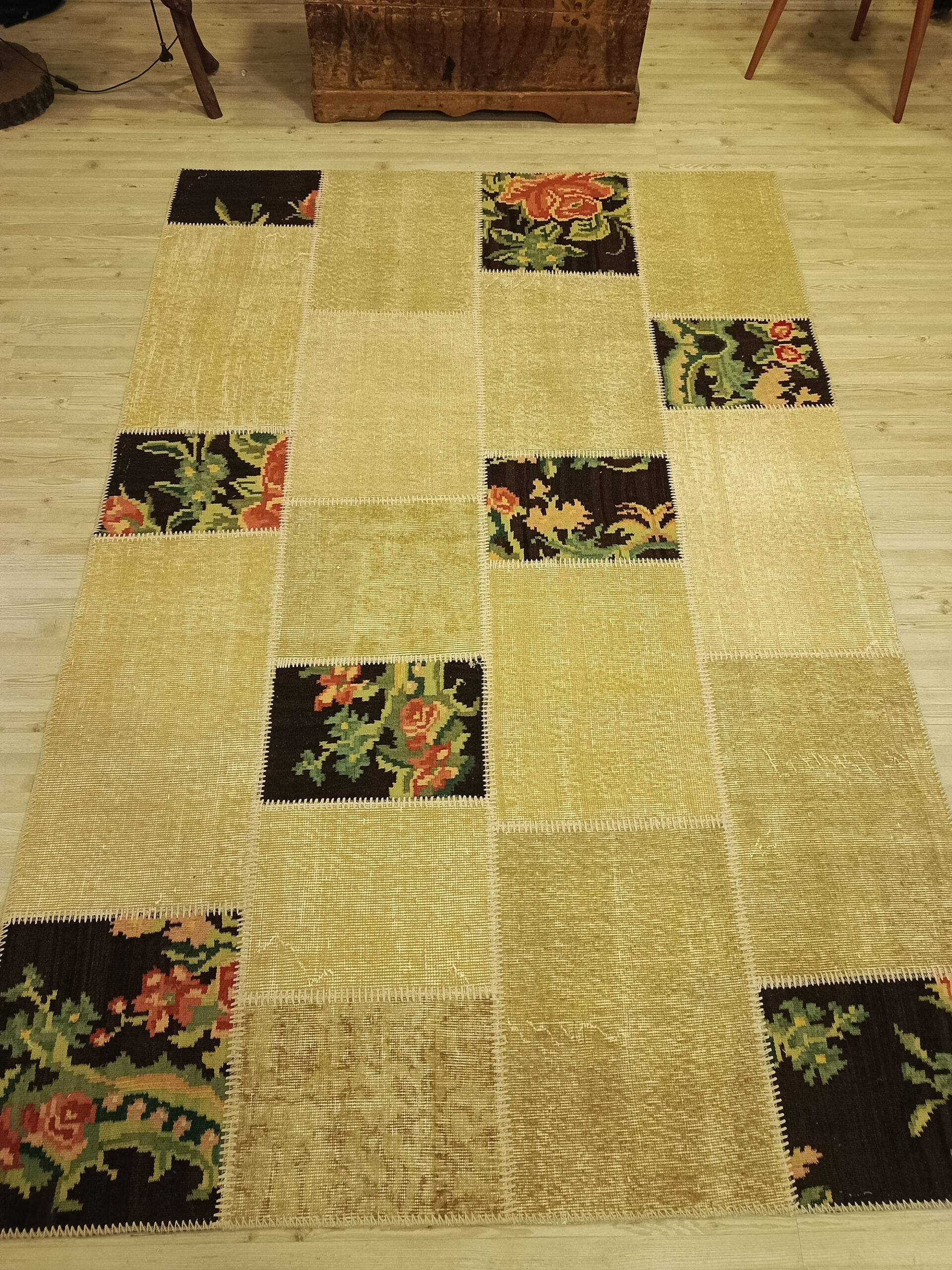 Vintage-Style Wool Patchwork Rug — detail view 4, handmade vintage rug