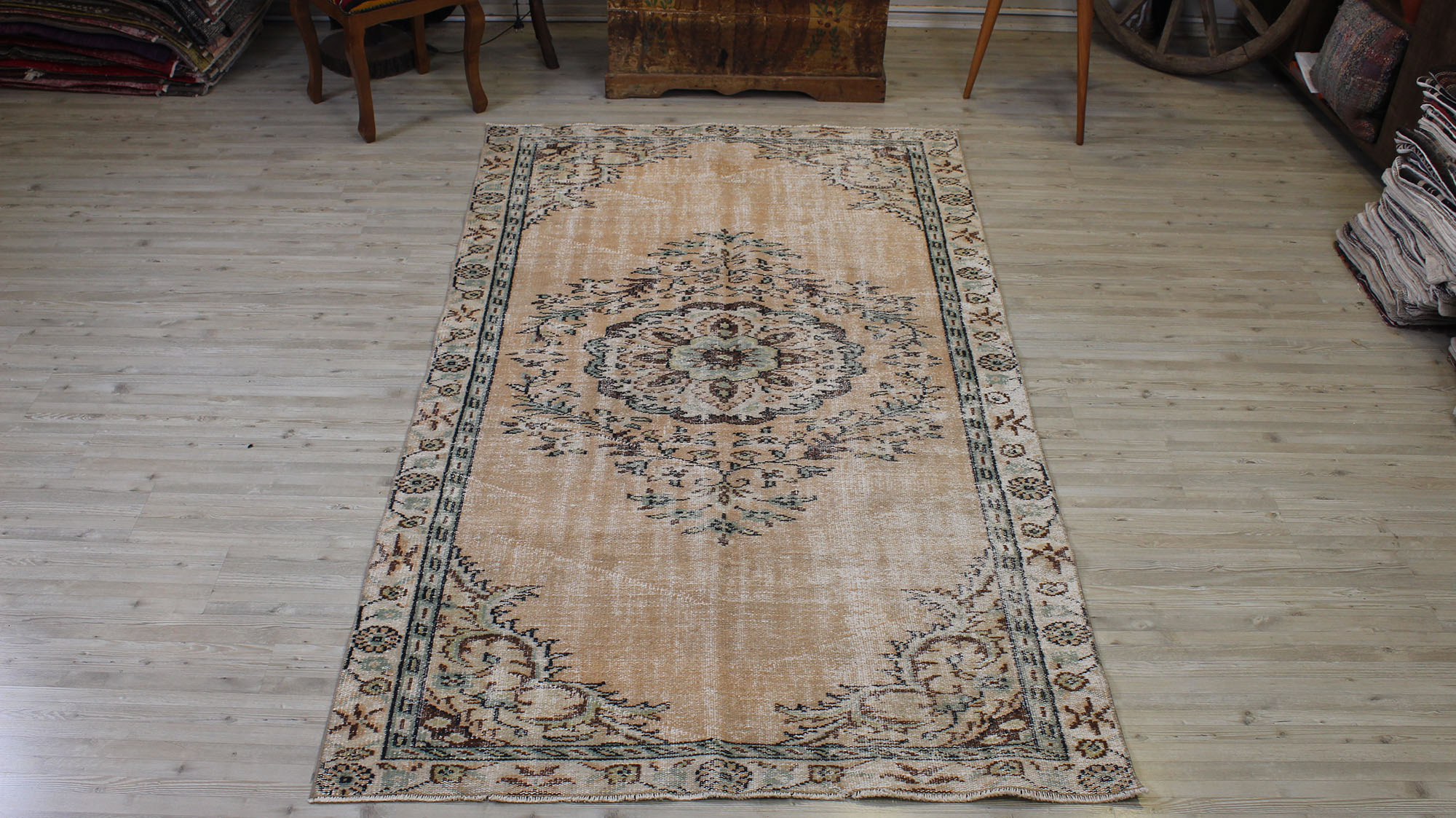 Distressed Vintage Wool Rug — detail view 3, handmade vintage rug