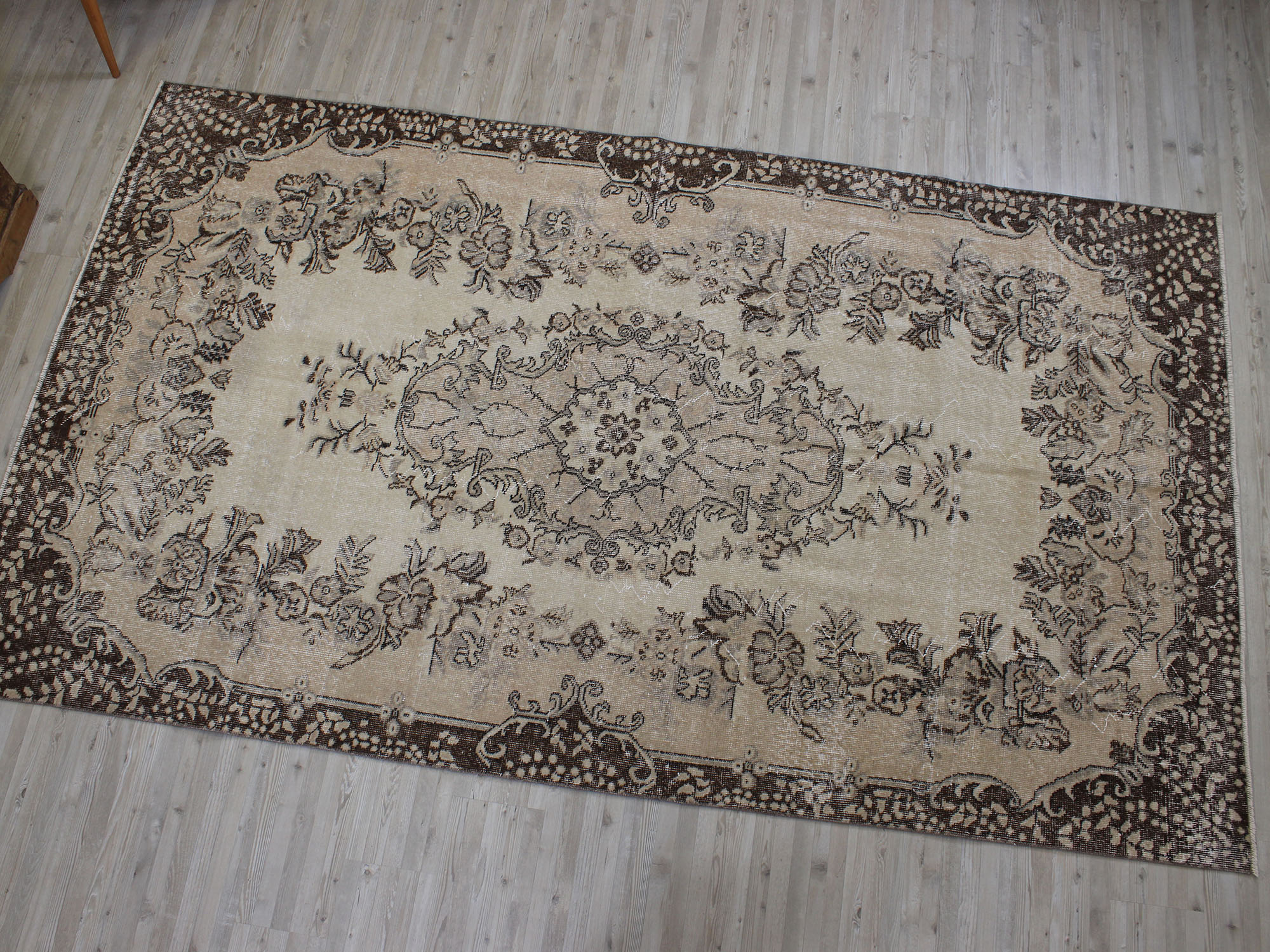 Vintage Hand-Woven Wool Rug — detail view 3, handmade vintage rug
