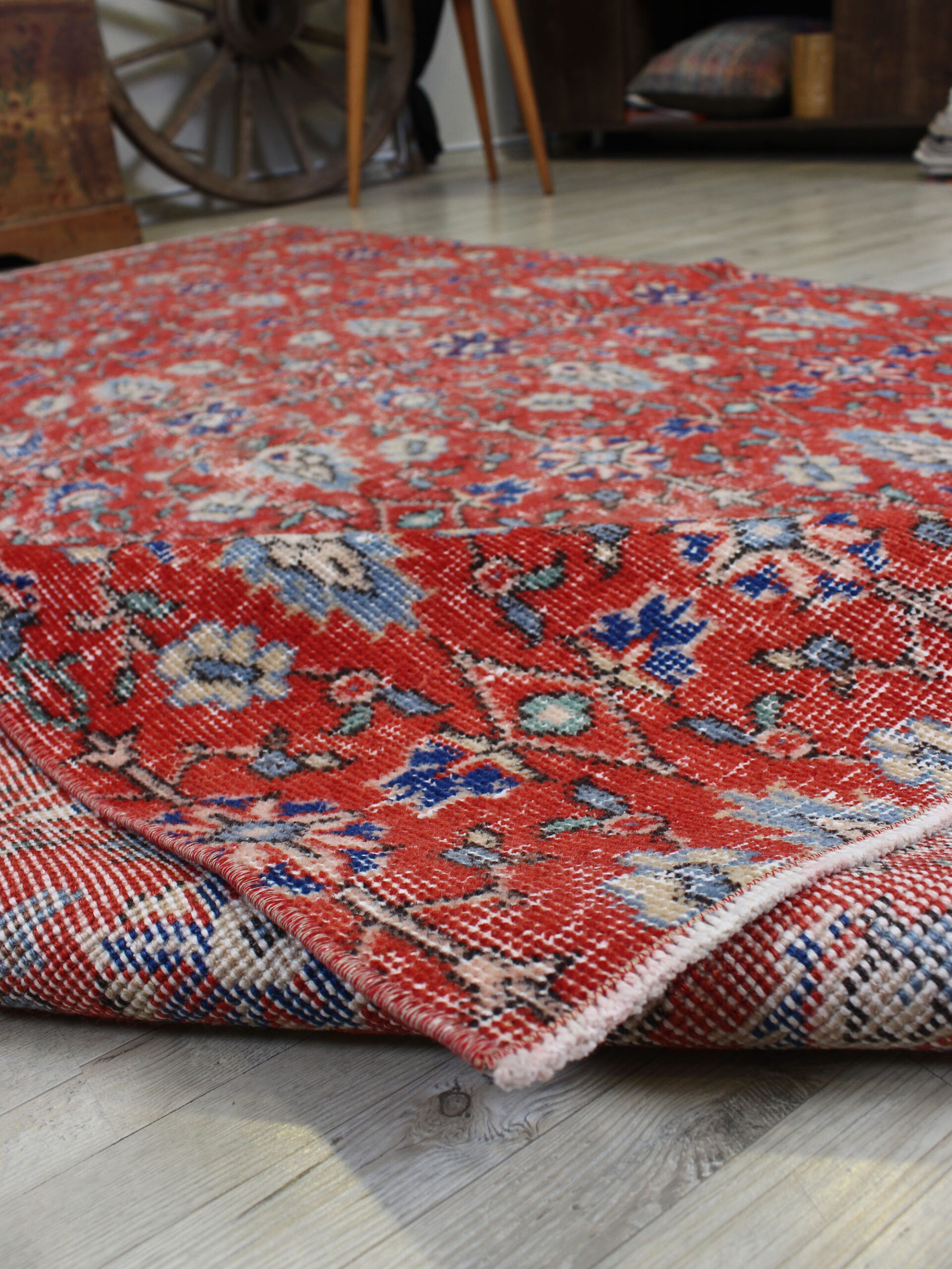 Hand-Woven Wool Vintage Rug — detail view 3, handmade vintage rug