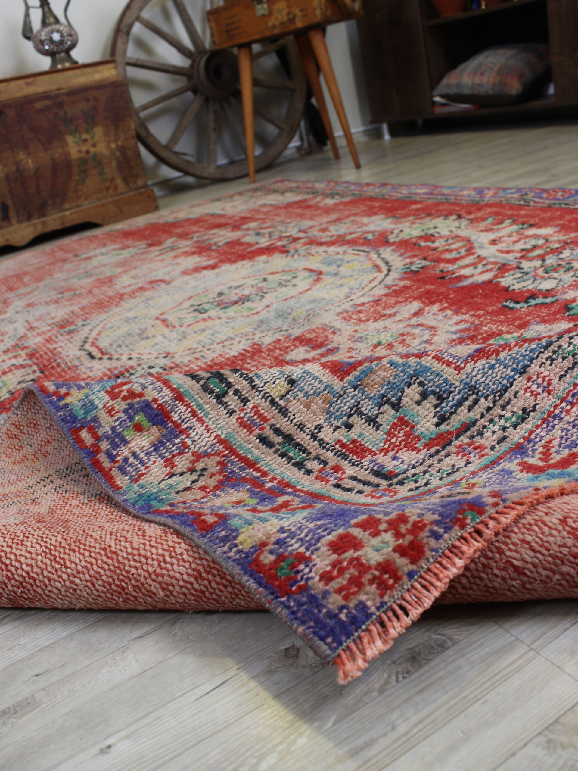 Handmade Wool Vintage Rug — detail view 5, handmade vintage rug