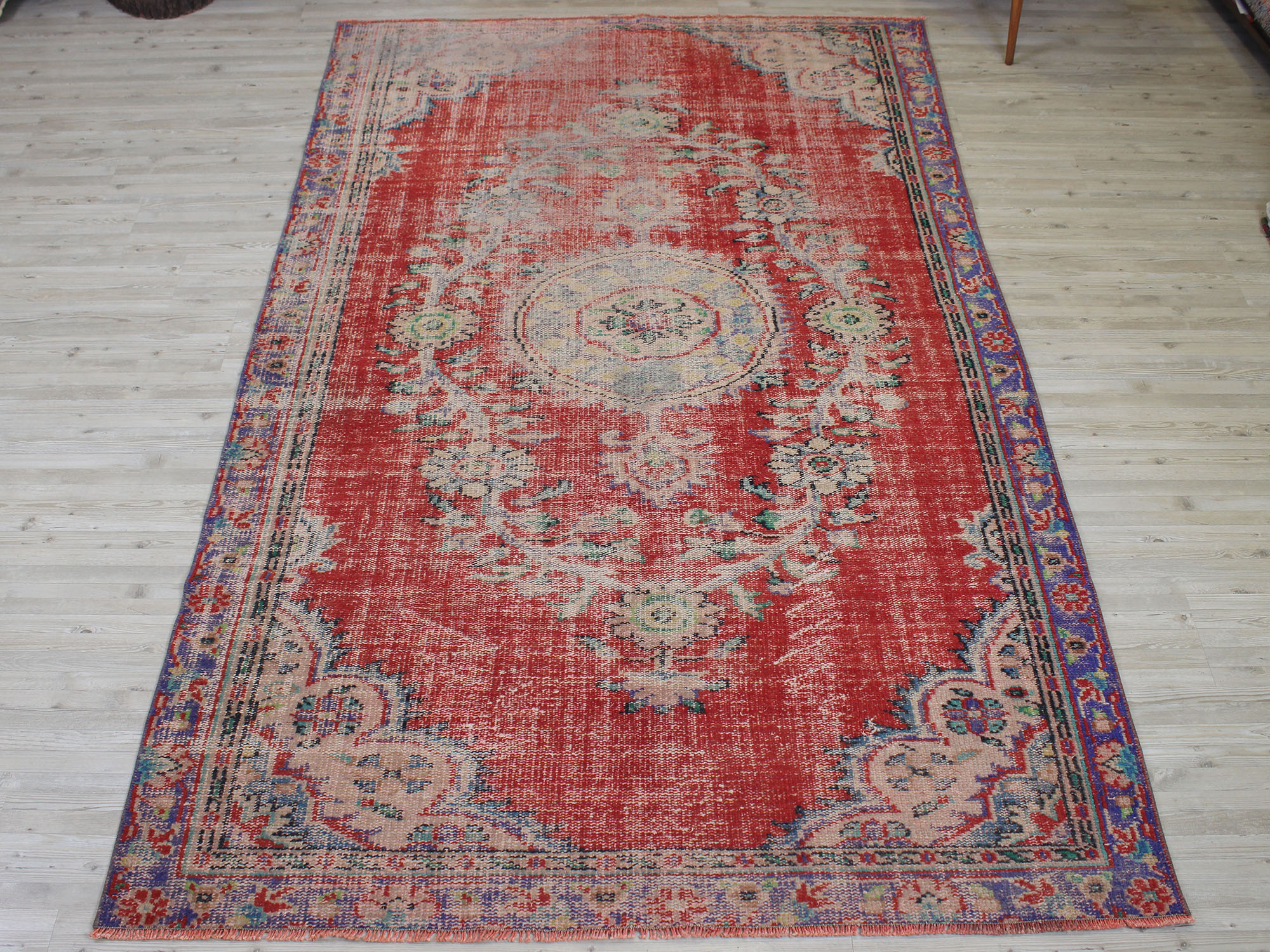 Handmade Wool Vintage Rug — detail view 2, handmade vintage rug
