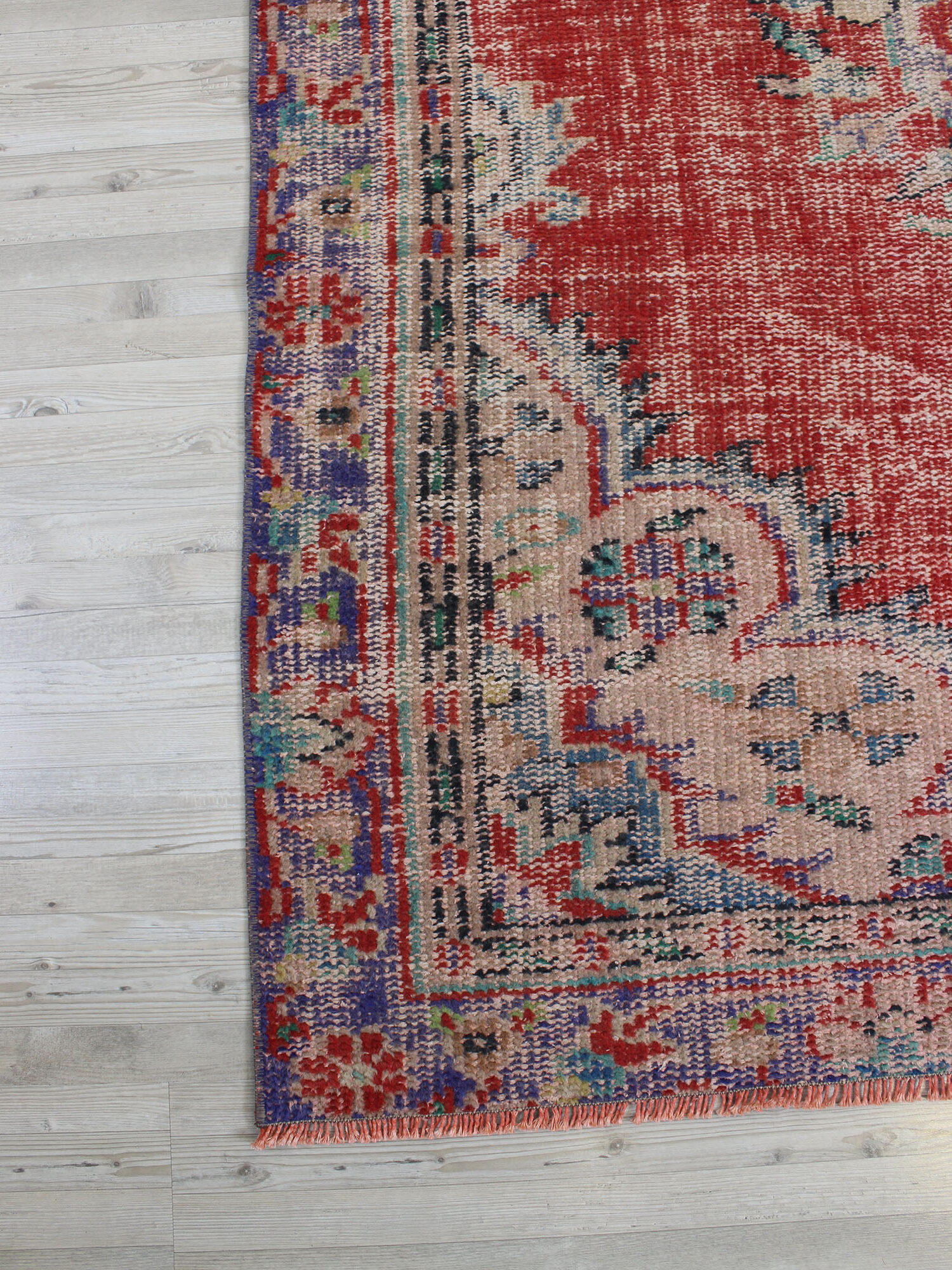 Handmade Wool Vintage Rug — detail view 4, handmade vintage rug