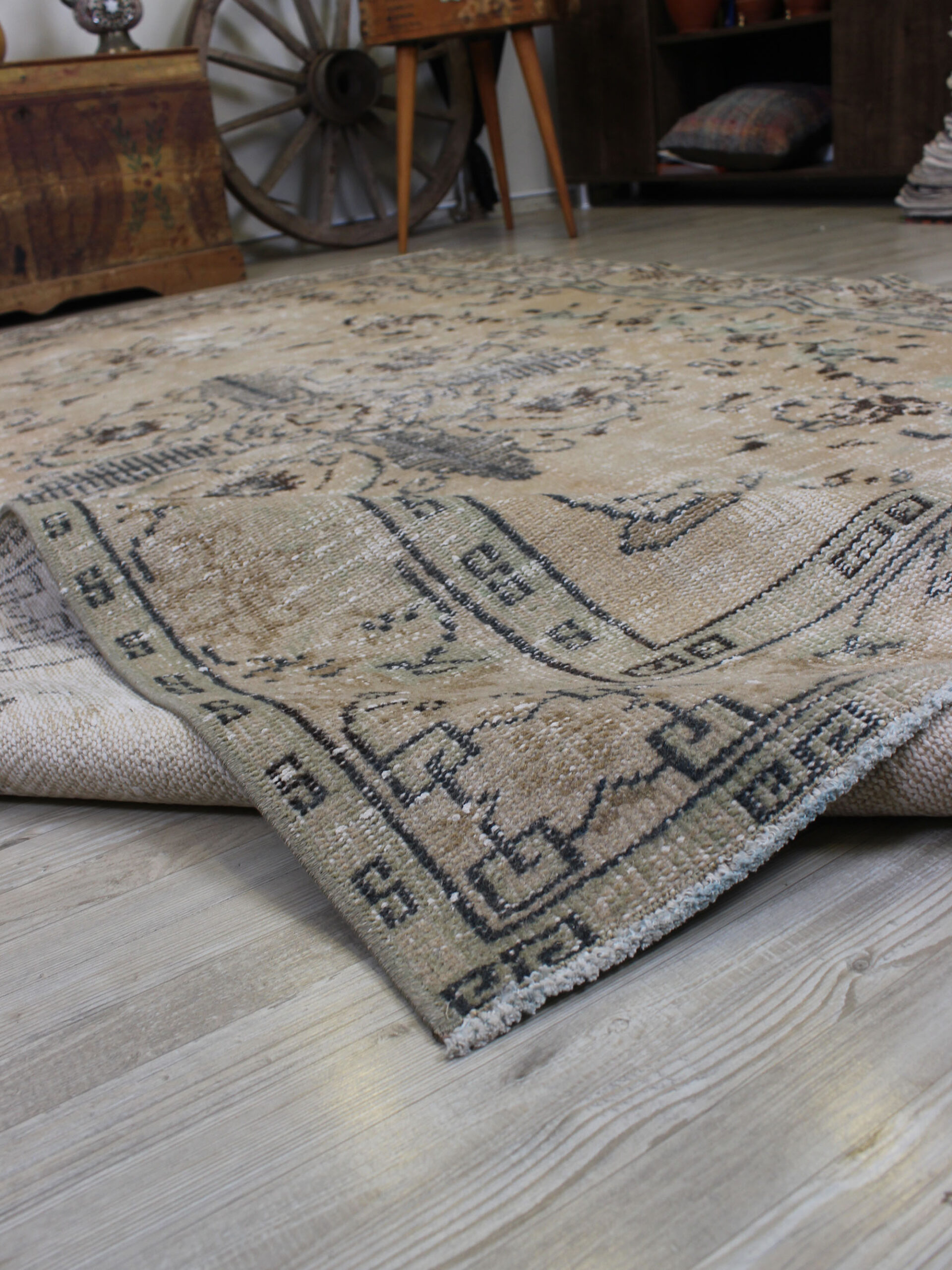 Vintage Hand-Woven Wool Rug — detail view 5, handmade vintage rug