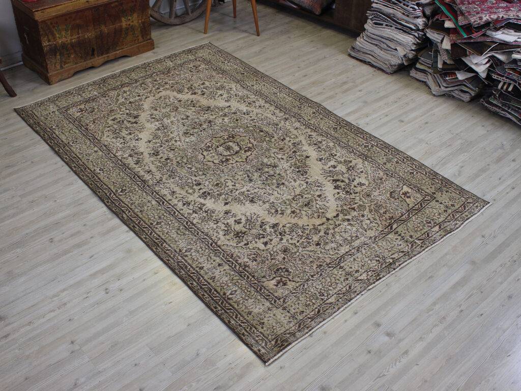 Vintage-Style Handmade Wool Rug, Handmade rug, wool & silk wool/weave, size 164 × 257 cm, from Manisa, SKU 10608