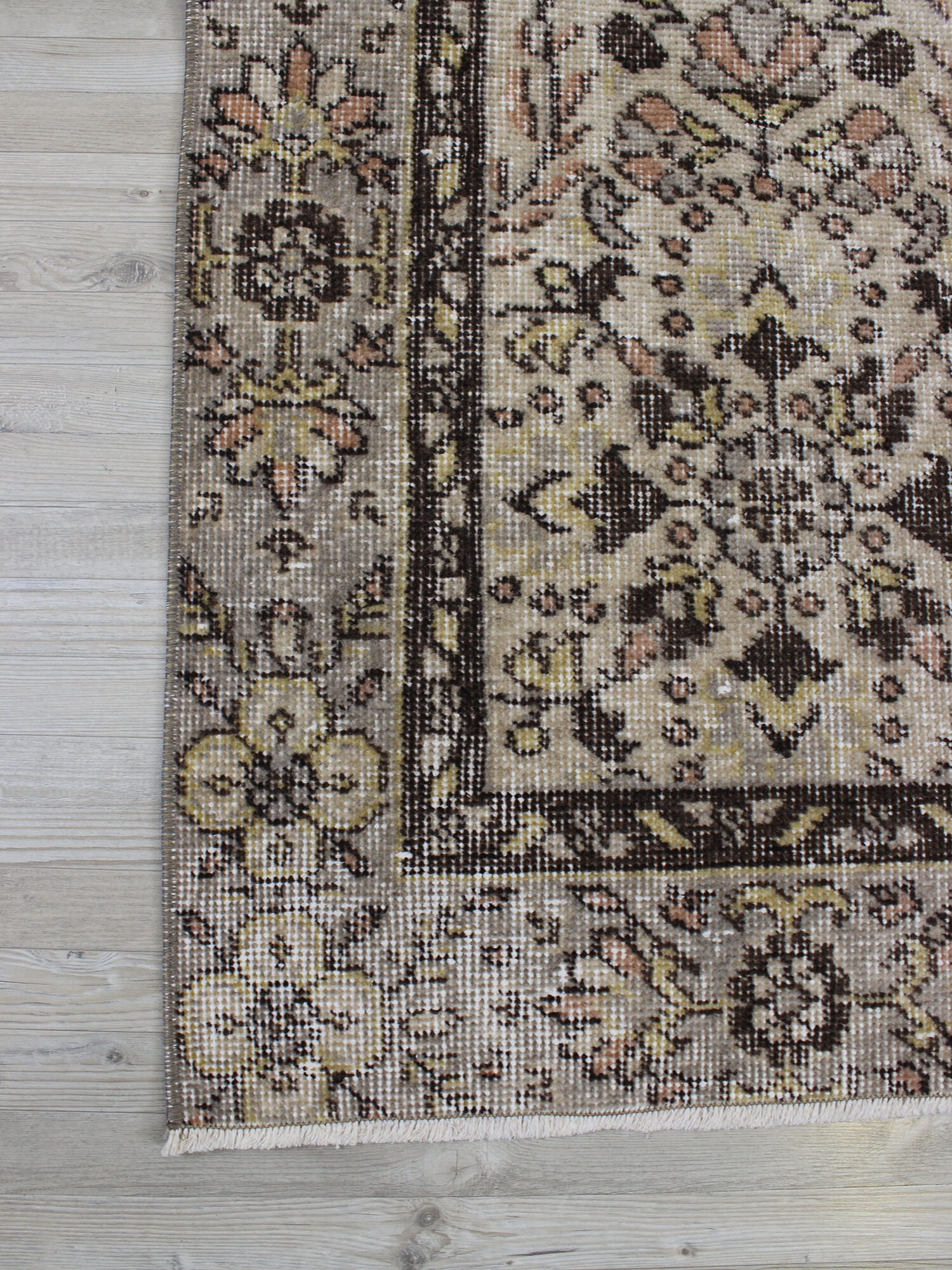 Vintage-Style Wool Hand-Knotted Rug — detail view 3, handmade vintage rug