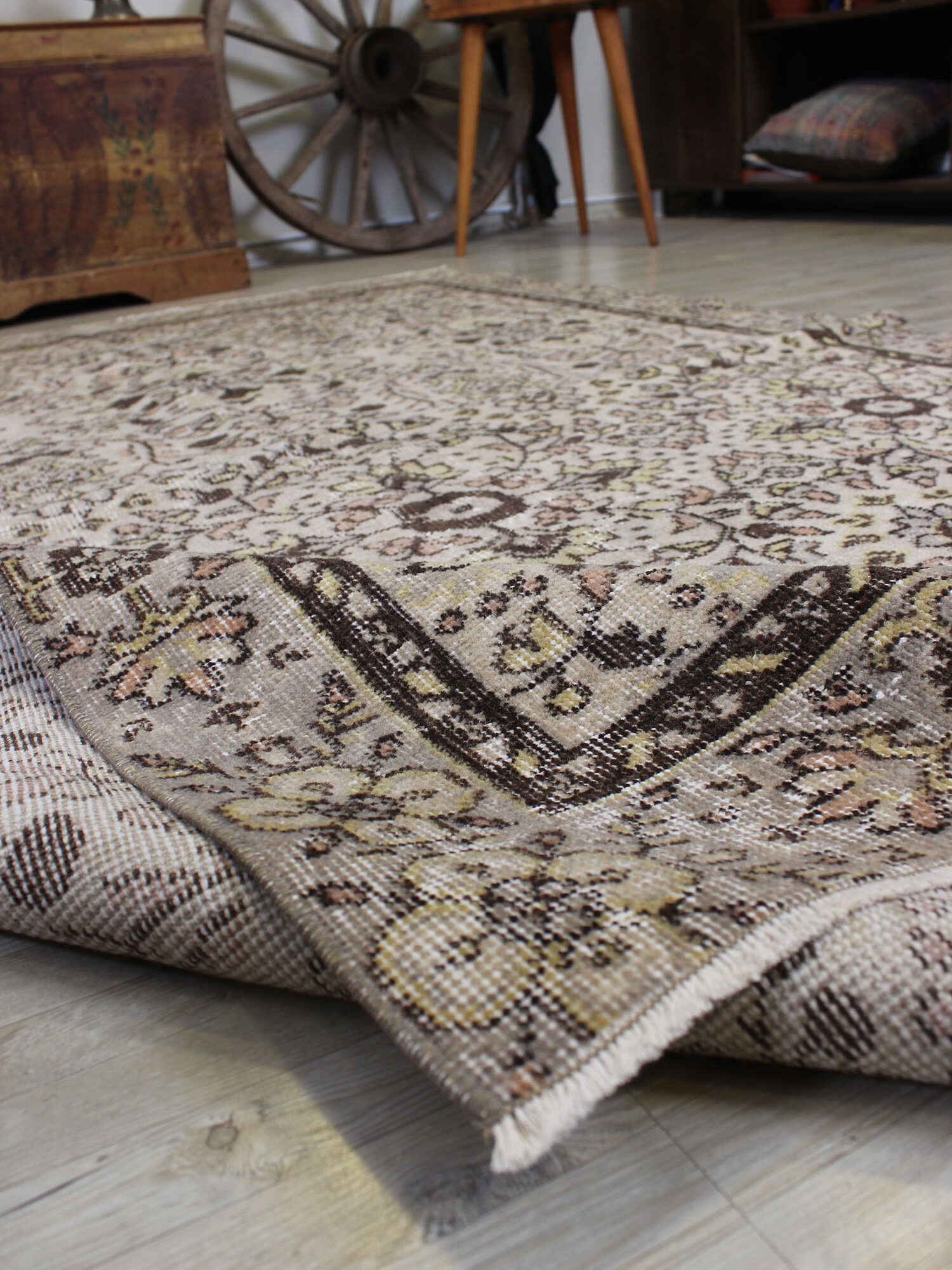 Vintage-Style Wool Hand-Knotted Rug — detail view 5, handmade vintage rug