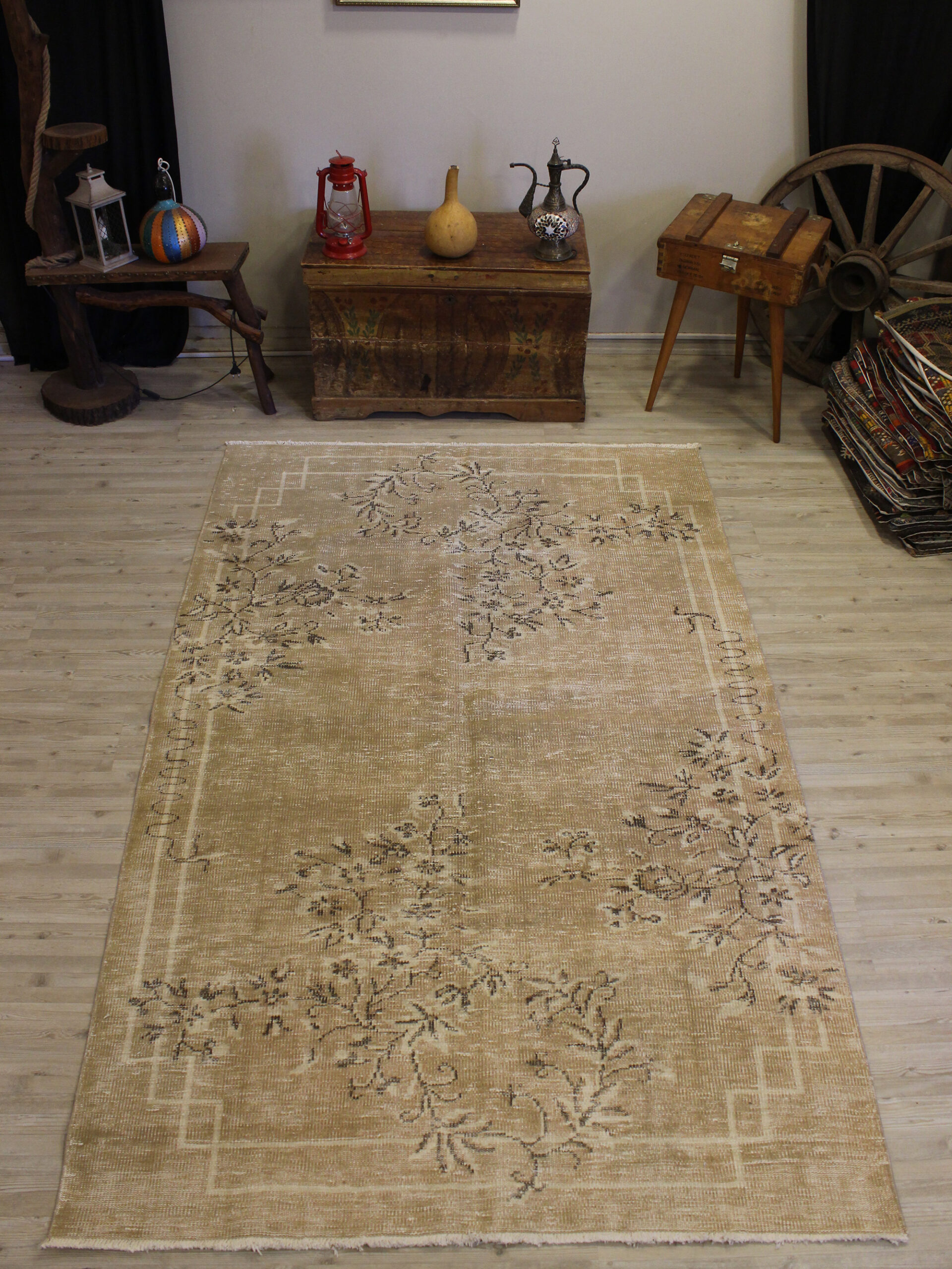 Handwoven Vintage Wool Rug — detail view 4, handmade vintage rug