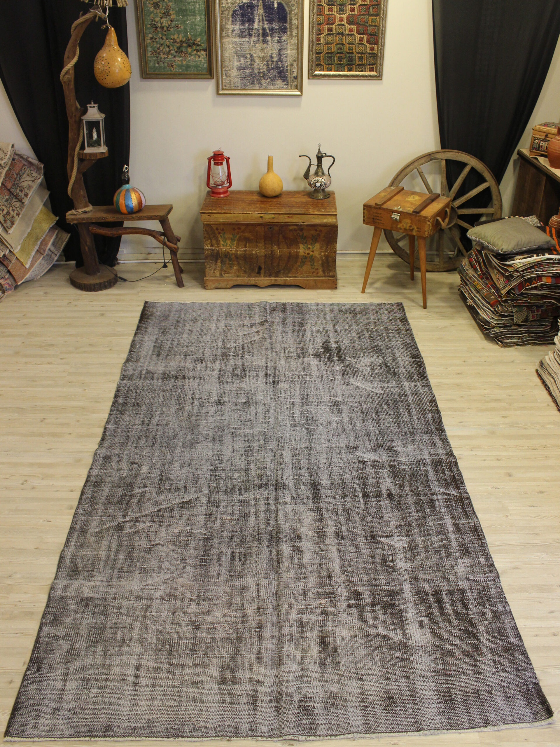Vintage-Style Handwoven Wool Rug — detail view 2, handmade vintage rug