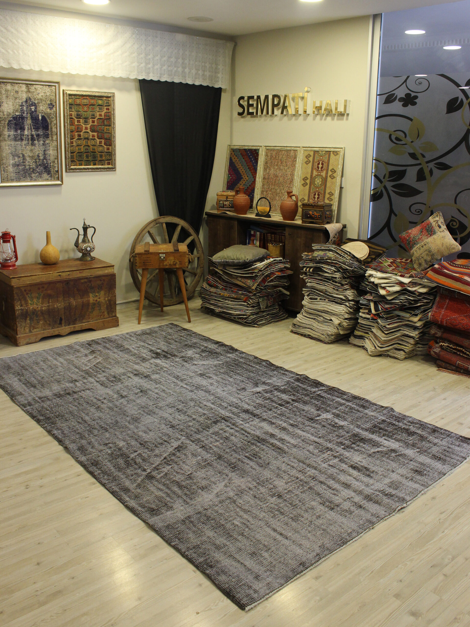 Vintage-Style Handwoven Wool Rug — detail view 3, handmade vintage rug